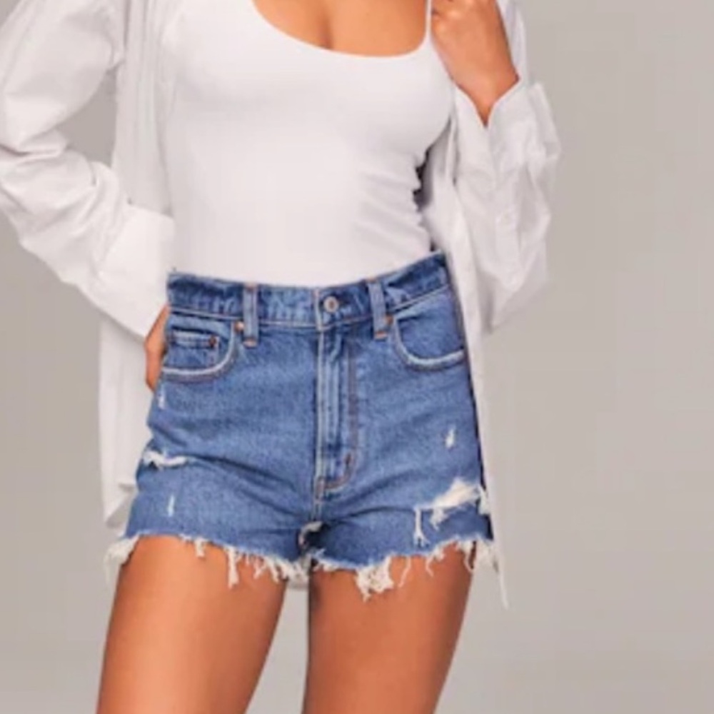 NWT! Abercrombie & Fitch -The Mom Short Mid Rise